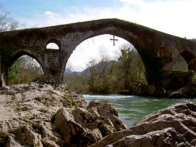 Puente romanu de Cangues d&#039;Onís