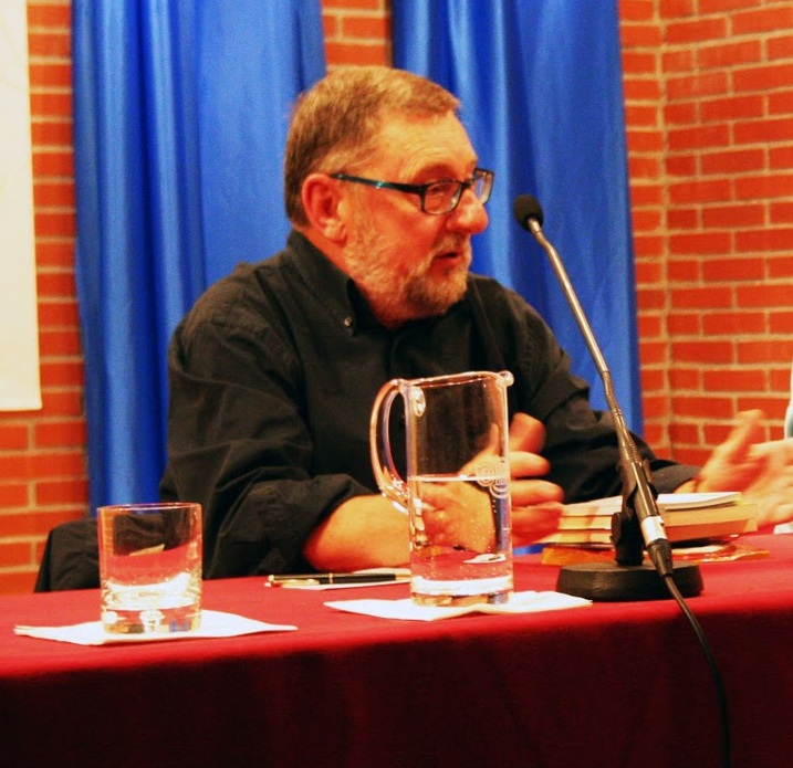 García Oliva inaugura la esposición sobre la so obra fecha por escolinos