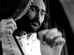El músicu francés Fred Bougouin pon un cursu d'harpa céltica en Xixón