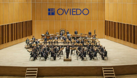 Conciertu Banda de Música Ciudá d'Uviéu  y Los Ilegales