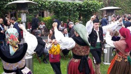 Folclore en la calle: Banda de gaitas Centro Asturiano de Oviedo  - SUSPENDIU -