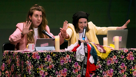 'Estirando el chicle', de Carolina Iglesias y Victoria Martín