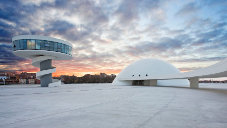 'Centro Niemeyer. Reflejos de Asturias'