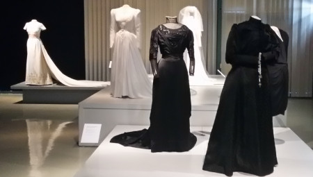 Sí quiero. Trajes de novia en la colección del Muséu del Pueblu d'Asturies