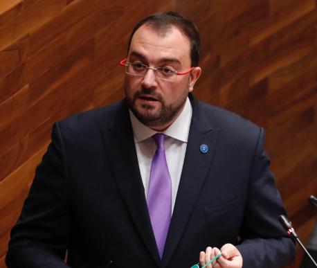 Adrián Barbón cercanu segunda sesión del alderique d'orientación política 2021-2022