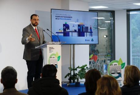 Adrián Barbón visita planta tratamientu fraición restu de Coxersa