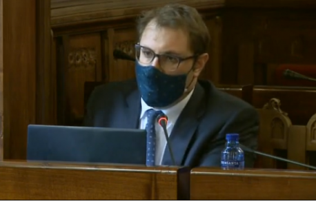 Adrián Pumares entruga TFG Comisión de Ciencia