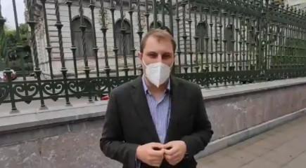 Adrián Pumares videu usu asturianu Xunta Xeneral