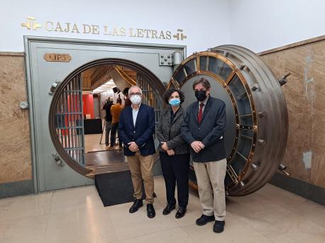 Antón García, Berta Piñán y Luis García Montero na 'Caja de las Letras' del Instituto Cervantes