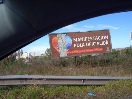 Ataque valla publicitaria manifestación 16-O oficialidá XDLA