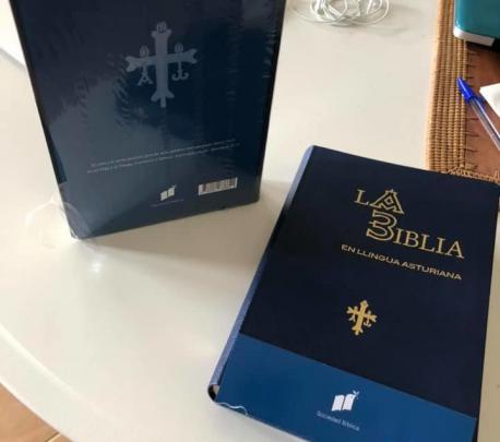 Biblia en llingua asturiana 