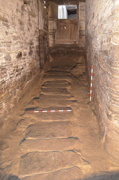 Los trabayos nel monasteriu de Santa María descubren un alcantarilláu del sieglu XVII