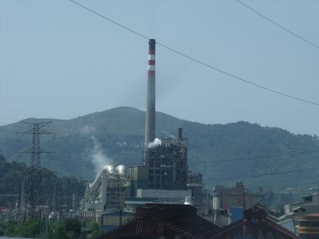 Un 55 por cientu de los llectores d’Asturies.com ve bien el zarru de les térmiques por contaminantes