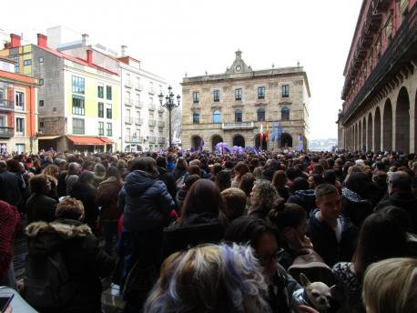 El movimientu feminista toma les places del país y prepara la gran manifestación de Xixón