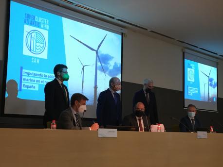 Enrique Fernández Rodríguez firma conveniu cluster enerxía eólico marino en Santander