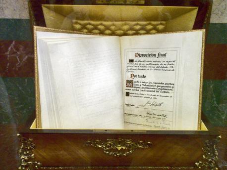 Exemplar Constitución española 1978 nen Congresu 