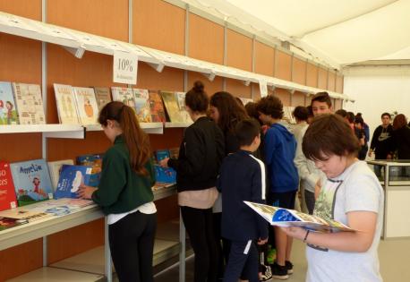 Comenzó la V Feria del Llibru y el Discu n'Asturianu