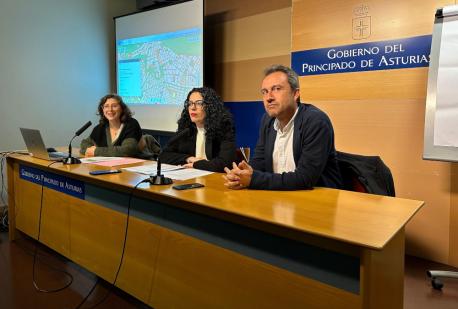 Laura López Díaz, Ana Vanessa Gutiérrez y Ovidio Zapico presentación Nomenclátor Xeográficu de la To