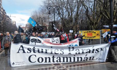 El 90 por cientu de los llectores d’Asturies.com ta esmolecíu pola contaminación que sufre’l país