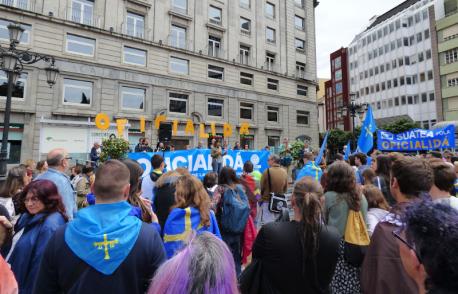 Manifestación oficialidá XDLA XLIV Día de les Lletres Asturianes