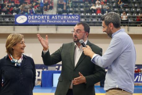 Mariví Monteserín y Adrián Barbón nel 'Torneo Internacional de Judo Villa de Avilés'