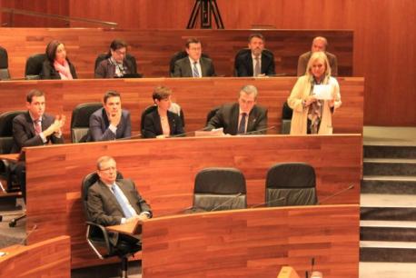 Mercedes Fernández acusa al Gobiernu d’incumplir la llei col plan pa facer l’asturianu llingua vehicular