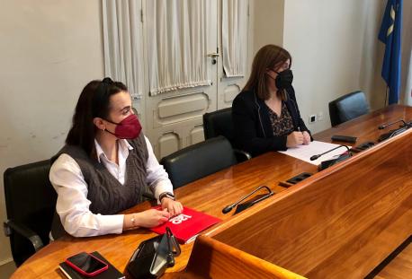 Noelia Macías y Gimena Llamedo FSA primer aconceyamientu reforma del Estatutu