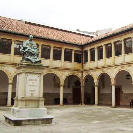 Patiu del Edificiu Históricu de la Universidá d'Uviéu