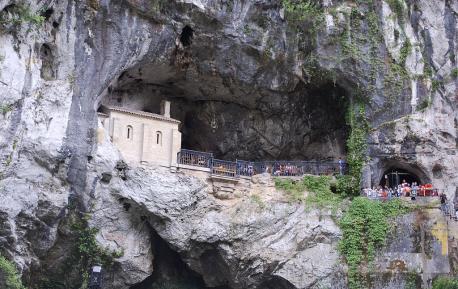 Santa Cueva de Cuadonga