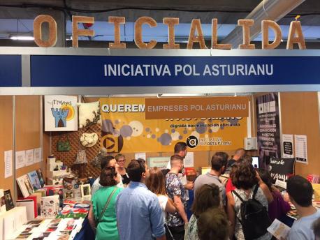 Iniciativa pol Asturianu inauguró un stand na Feria de Muestres de Xixón