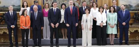 Sánchez conforma un “Conseyu de Ministres y Ministros”