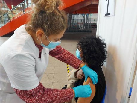 Vacunación muyer segunda dosis nel Palaciu a menores de 65 años con Janssen