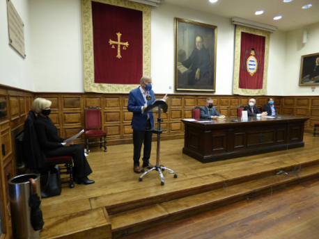 Xuan Xosé Sánchez Vicente entrega II Premiu Nacional de Lliteratura Asturiana