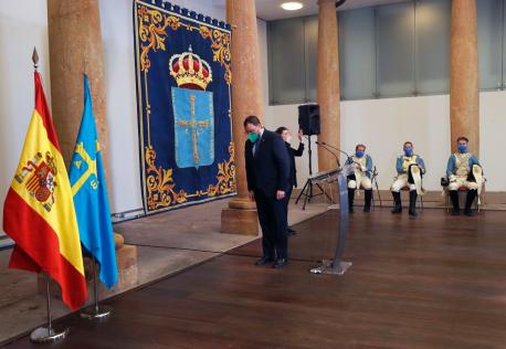 Adrián Barbón actu conmemorativu 25 de mayu