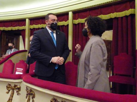 Adrián Barbón y Berta Piñán nel XLII Día de les Lletres Asturienes