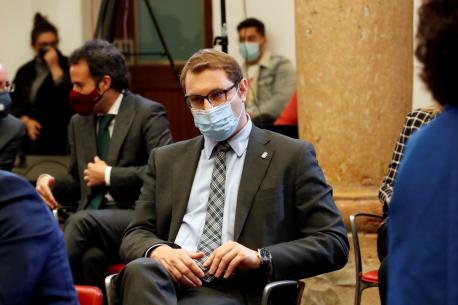 Adrián Pumares actu conmemorativu 25 de mayu