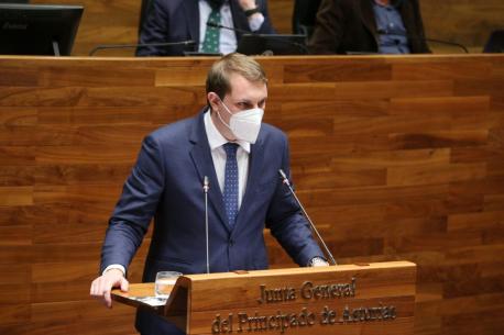 Adrián Pumares Plenu monográficu industria