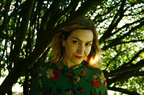 Alicia Álvarez crea ‘Pulgarina’, un discu-llibru con siete cantares de pop intimista
