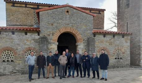 Berta Piñán visita remocicamientu Santa María de Bendones