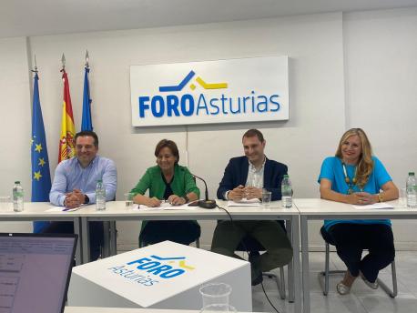 Carlos Suárez, Carmen Moriyón, Adrián Pumares y Emilia Calvo anunciu V Congresu Foro