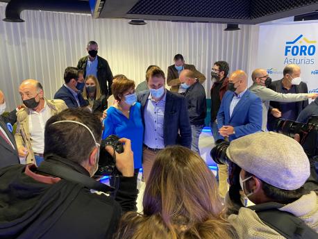 Carmen Moriyón y Adrián Pumares congresu refundacional de Foro