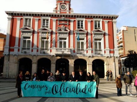 Mieres aprueba una moción na qu’encamienta a Gobiernu y Xunta Xeneral a declarar la oficialidá