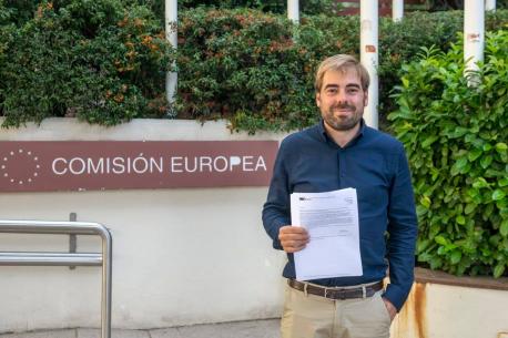 Denuncia Daniel Ripa na sede de la Comisión Europa en Madrid