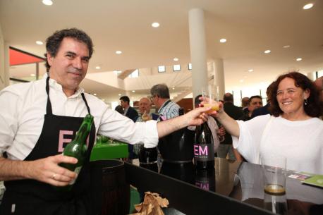 Valero esixe proteición pa la DOP 'Sidra de Asturias' frente al TTIP pa que "tenga un futuru nidiu"