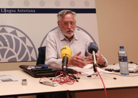 Francisco José Llera Ramo presentación III Encuesta Sociollingüísta del Navia-Eo