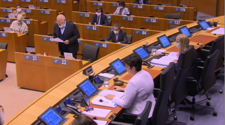 Frans Timmermans nel Plenu del Parllamentu Européu en Bruxeles