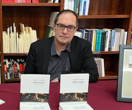 Gonzalo G. Barreñada con 'El llar n'orde'