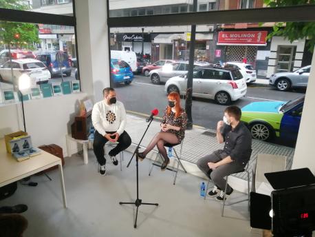 Inaciu Galán, Blanca Fernández y Nicolás Bardio presentación 'L'home les caparines'