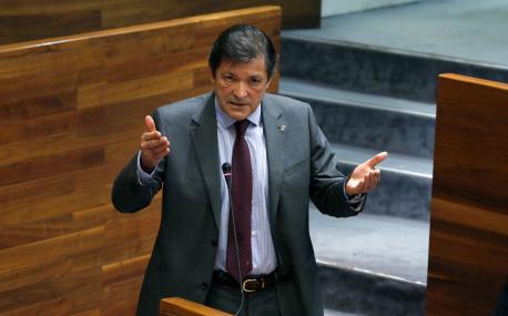 Javier Fernández entiende que cola so postura contra l’asturianu’l PP quier disputar "la derecha montuna” a Foro