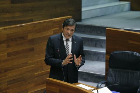 Javier Fernández diz que van ser los asturianos "los que decidan" nes urnes sobre la oficialidá